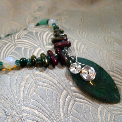 handmade semi-precious stone pendant necklace UK A126