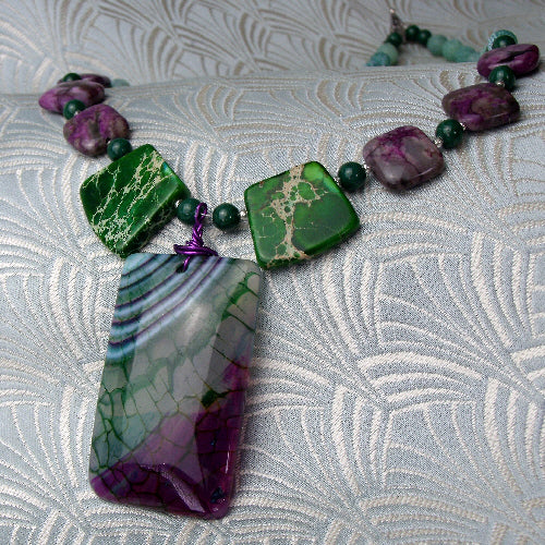 green semi-precious stone pendant necklace. green agate handmade pendant necklace unique design