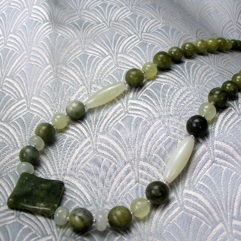 Semi-precious necklace, green jade handcrafted necklace BB65