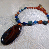 handmade agate gemstone necklace with a pendant