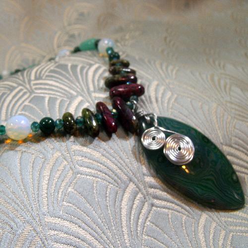 green agate pendant necklace, semi-precious stone necklace handcrafted uk, green agate handmade necklace
